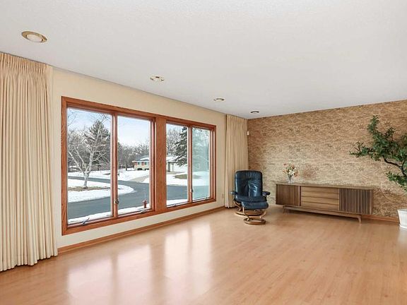 4th image of 1533 Circle Ln