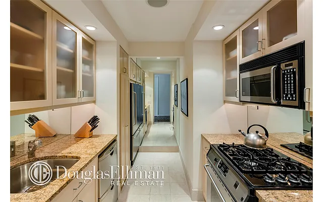 Sold by Douglas Elliman | media 15