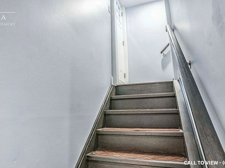 4 Purdy Cres #2 — Photo 13