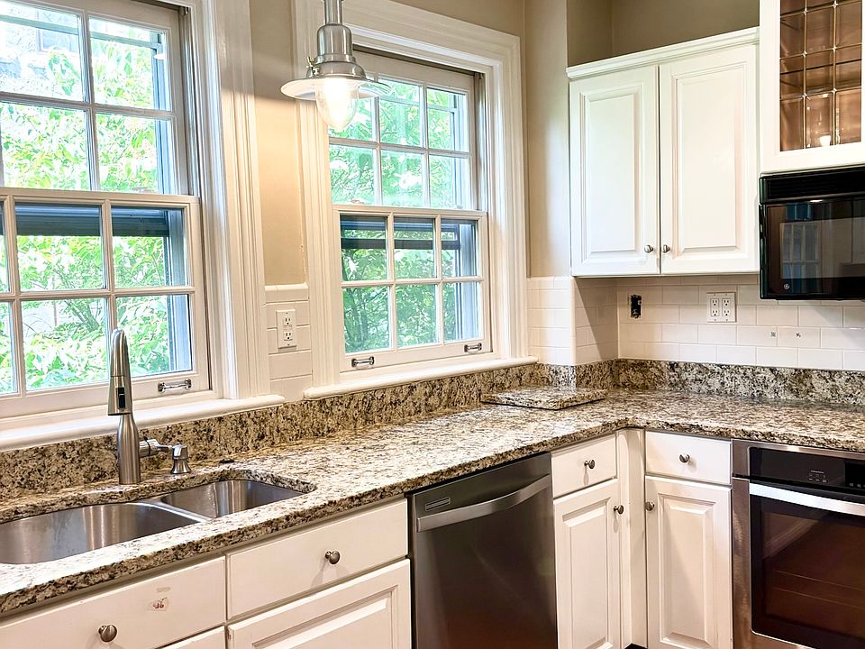 1st image of 613 Saint James St #613