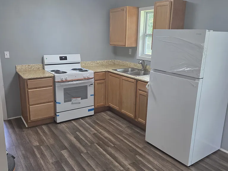 206 Clover St — Photo 4