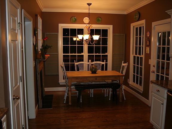 Spacious Eat-In Kitchen