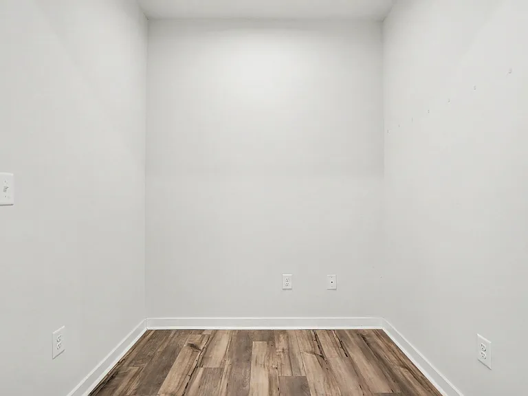 9512 Munsing Dr — Photo 7