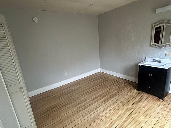 4th image of 419 6th St SE #6