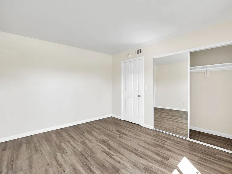 25269 Park Ave #J-24 — Photo 12