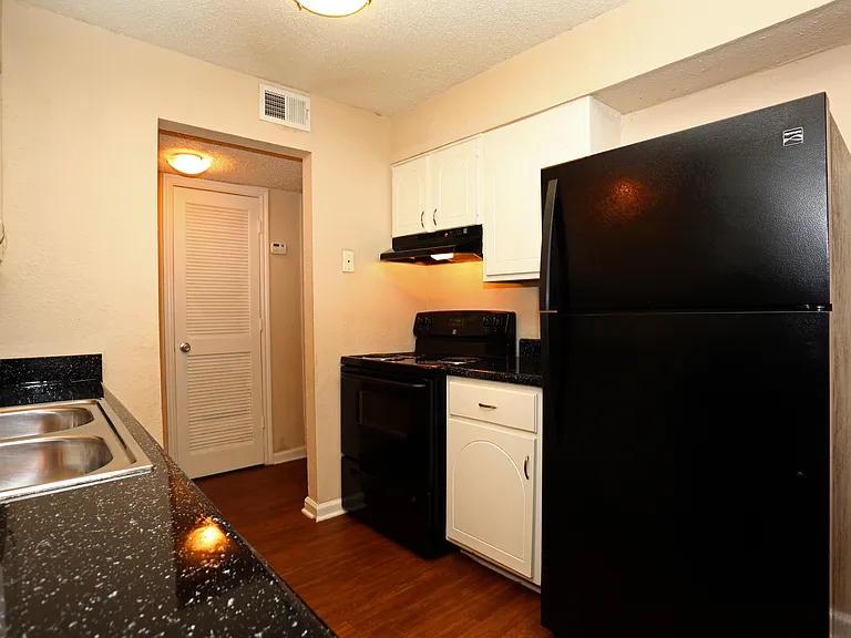 Wilshire Lofts and Townhomes — Photo 33