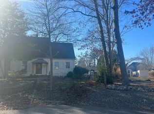 556 Rosewood Dr, Lanoka Harbor, NJ 08734