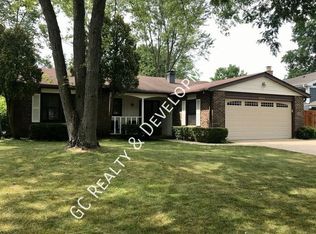 1084 Crofton Ln, Buffalo Grove, IL 60089