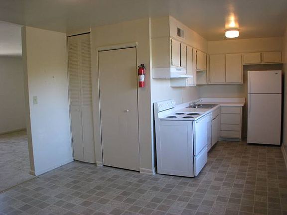 Large Bright Kitchen