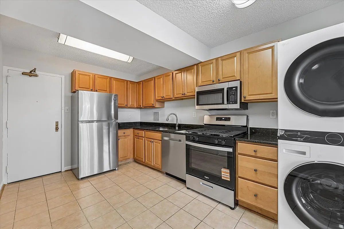 3701 S George Mason Dr — Photo 4
