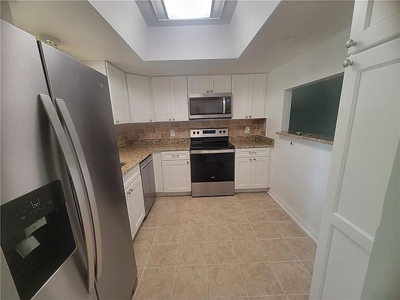 4th image of 400 18th St APT C2