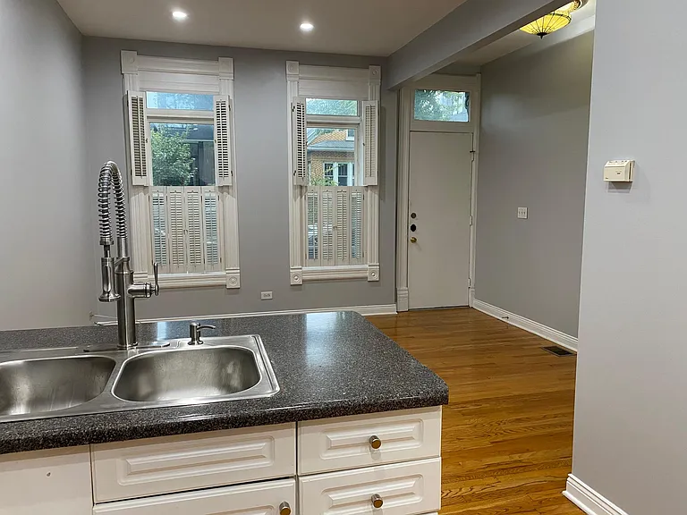 1908 W Wabansia Ave #1F — Photo 3