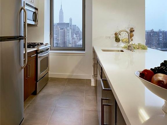 4th image of 312 11th Ave APT 19D