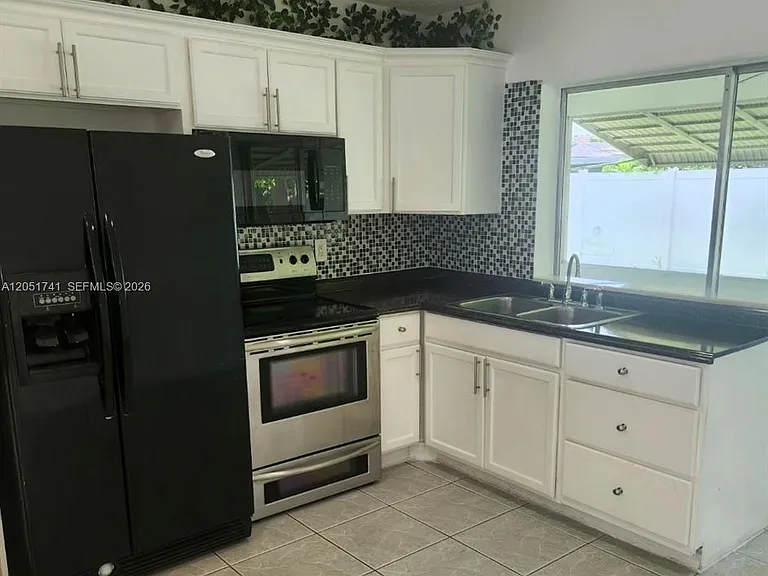 2710 NW 52nd Pl — Photo 3
