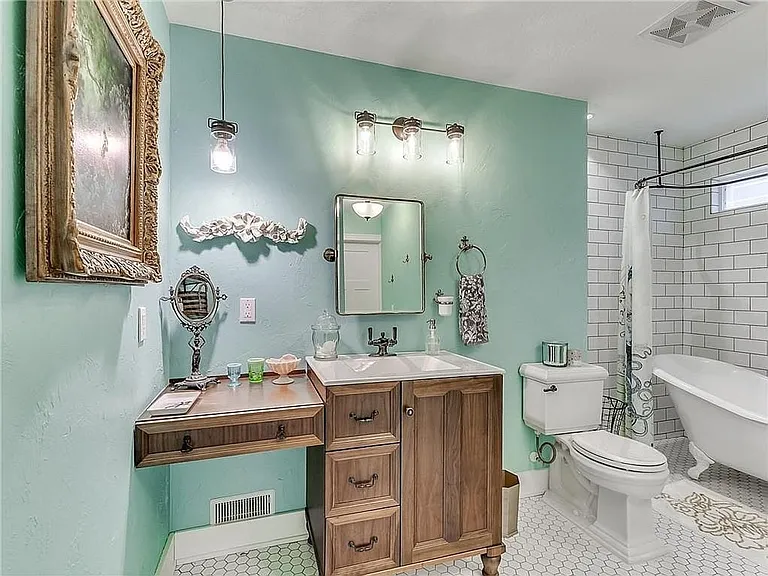 2104 Whiteoak Cir — Photo 30