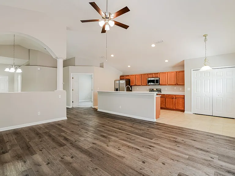 2055 Newtown Rd — Photo 4