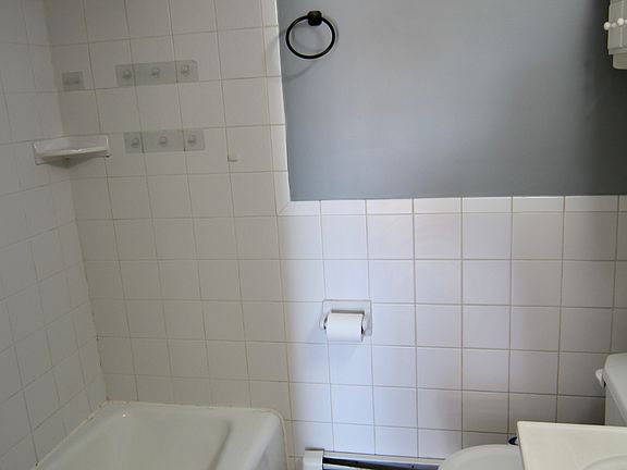 5th image of 2700 W 98th St Unit 1