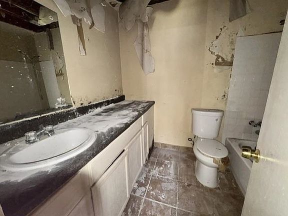 4th image of 3746 Clarke Rd