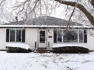 512 S McLean St, Hudson, IL