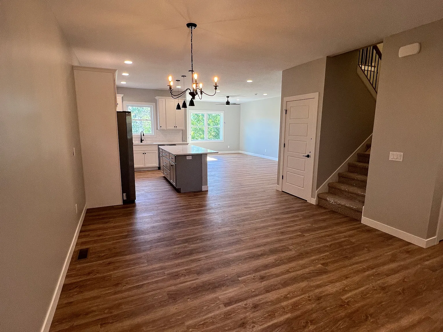 4 bed, 3.5 bath, 2502 sqft, $2,900 — Photo 2