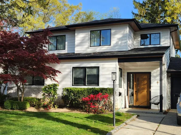 25 Lewis Lane, Port Washington, NY 11050