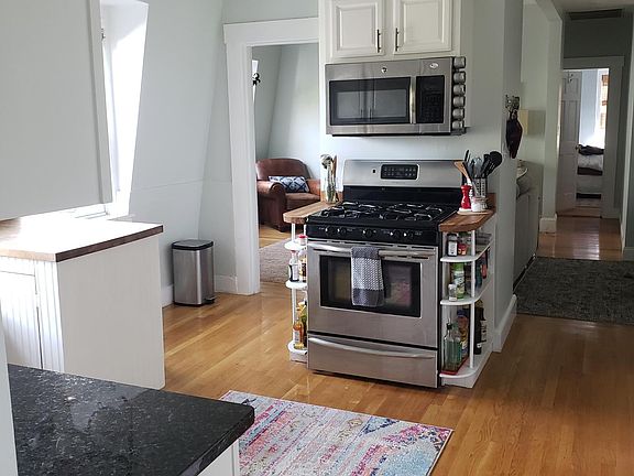 3rd image of 3-21-23 Essex St #3
