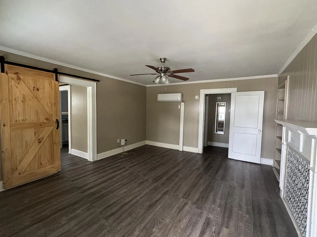111 Isabelle St — Photo 3