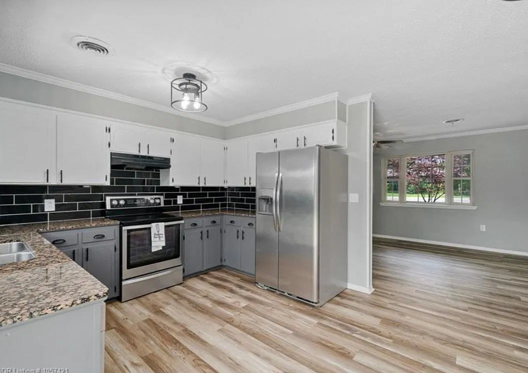 4 bed, 1.5 bath, 1500 sqft, $1,500 — Photo 2