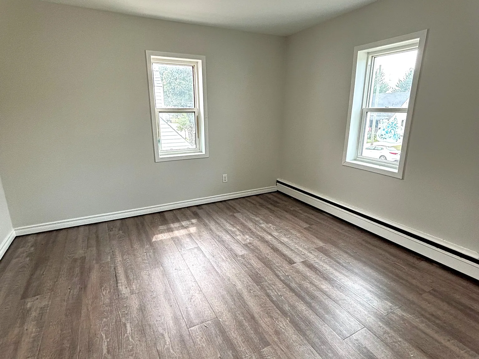 352 Park Ave - 3 — Photo 4