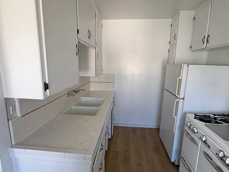 5314 Franklin Ave #8 — Photo 2