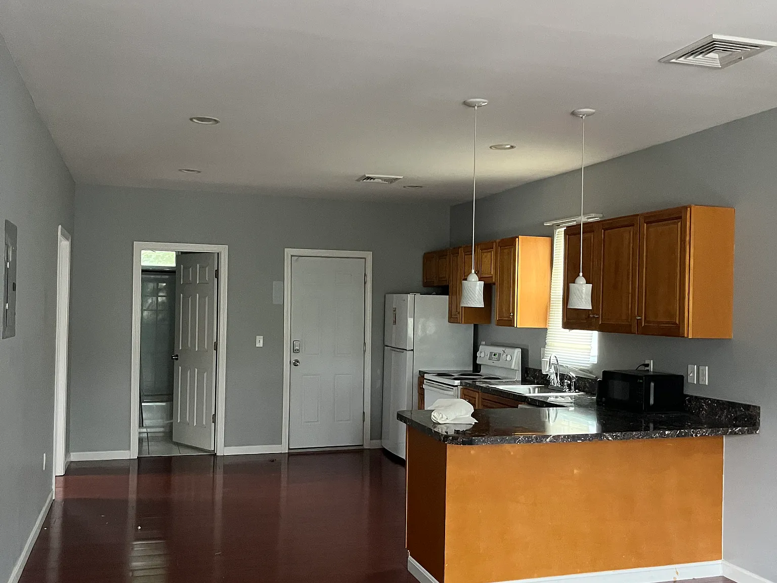 2 bed, 900 sqft, $1,925 — Photo 4