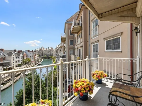 205-32 Shearwater Ct BLDG 205 #32, Jersey City, NJ 07305