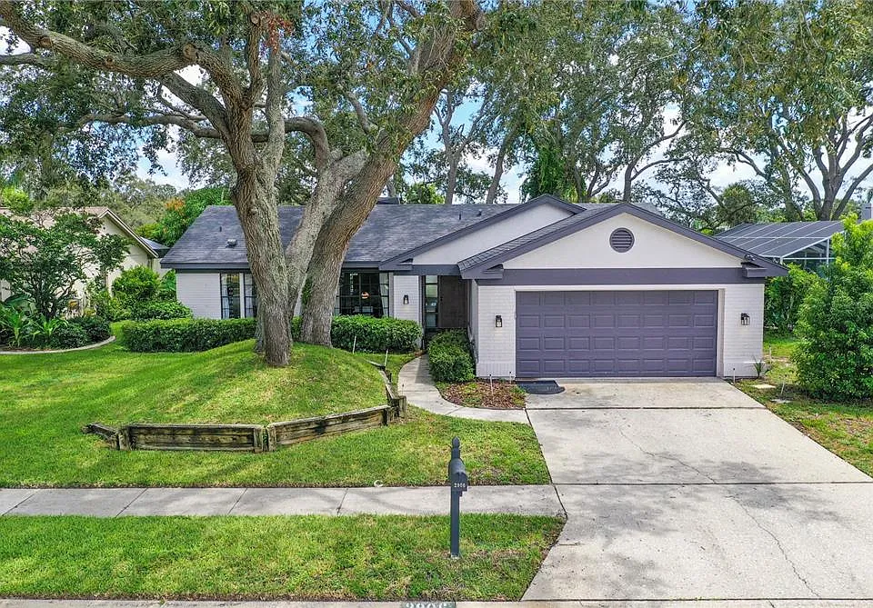 2906 Windridge Dr