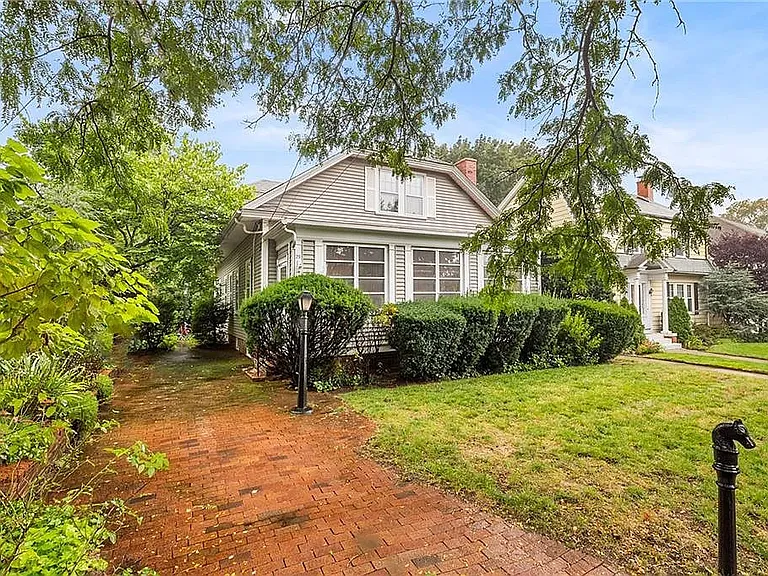29 Roslyn Ave — Photo 3