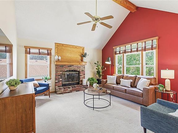 4th image of 110 NE Brookwood Pl