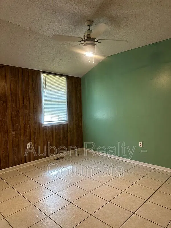 2 bed, 1.0 bath, 858 sqft, $950 — Photo 3