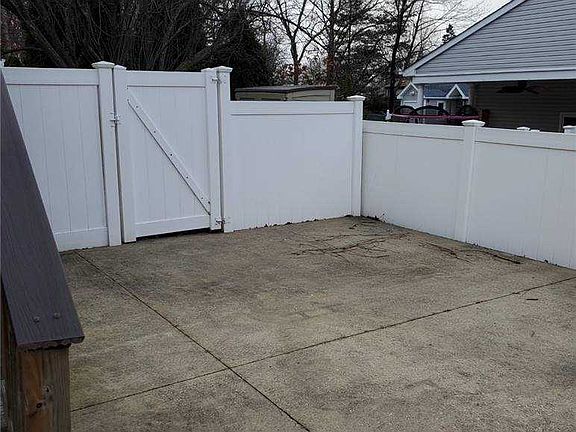 4th image of 20 Fairwood Ln