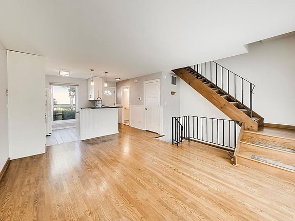 4th image of 254 Peppertree Ln