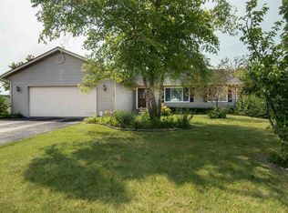 7726 Hawks View Dr, Machesney Park, IL 61115