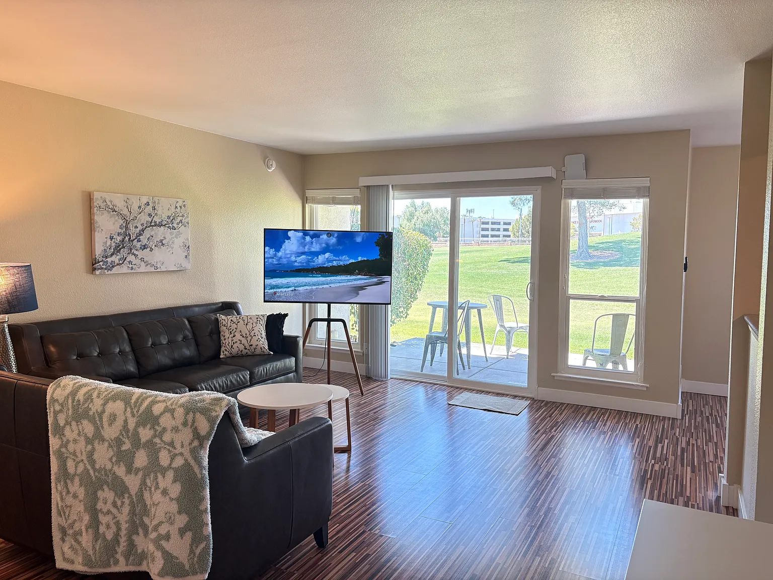 1 bed, 897 sqft, $1,699 — Photo 2