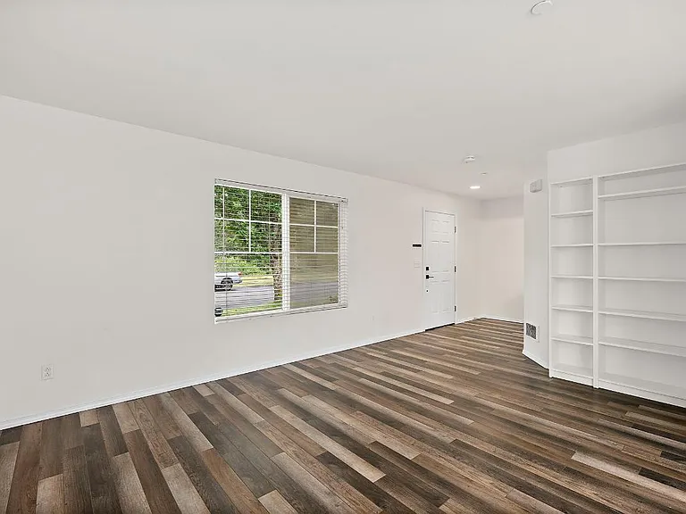 1918 McNeil St — Photo 4