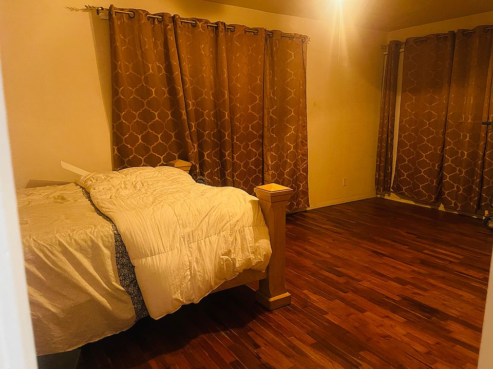 1st image of 2551 E Lamona Ave
