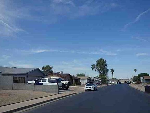 Exterior Neighborhood (street photo)