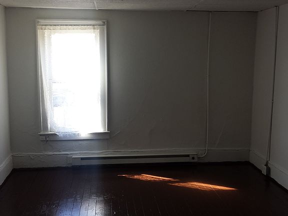 4th image of 909 Adams St