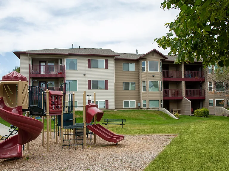 Hanbury Manor Apartments — Photo 37