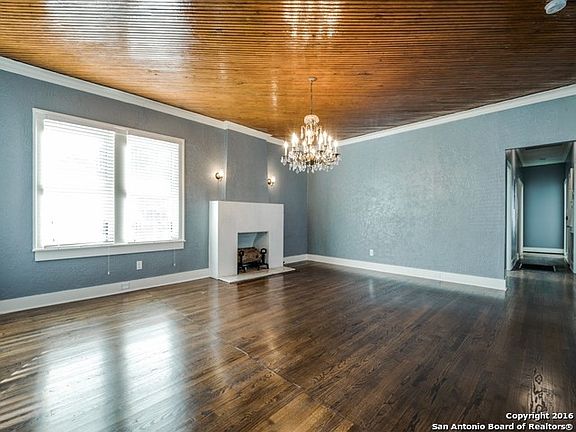 5th image of 2030 W Gramercy Pl