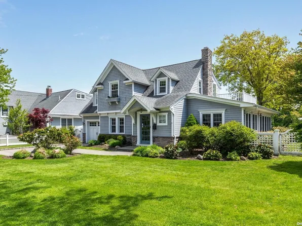 175 Sequams Lane Center, West Islip, NY 11795