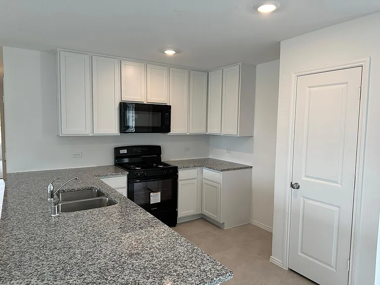1569 Forge Pond Ln — Photo 17