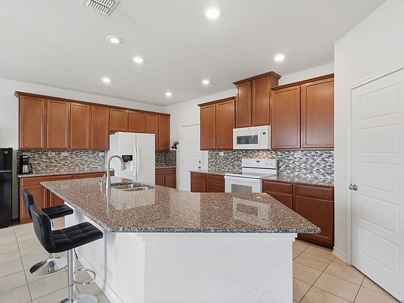 4th image of 318 COLONIAL BLF