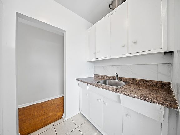 3rd image of 1617 Victoria Park Ave #1580175